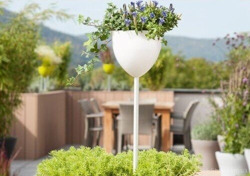 Кашпо для квітів SkyPot пластик 16 на ніжці сірий 56027 Кашпо для квітів SkyPot пластик 16 на ніжці сірий 56027