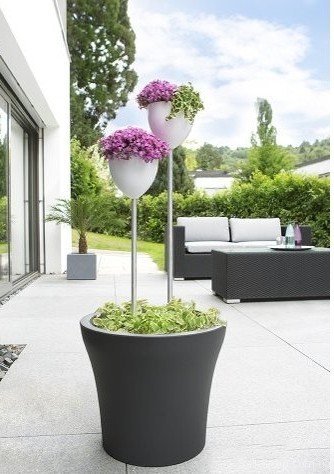 Кашпо для квітів SkyPot пластик 16 на ніжці сірий 56027 Кашпо для квітів SkyPot пластик 16 на ніжці сірий 56027