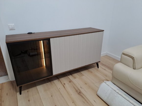 Комод з підсвіткою Вічі / Vici K154 3-дверний Горіх/кашемір Perfect Home Польща (PFH-091276) Комод з підсвіткою Вічі / Vici K154 3-дверний Горіх/кашемір Perfect Home Польща (PFH-091276)