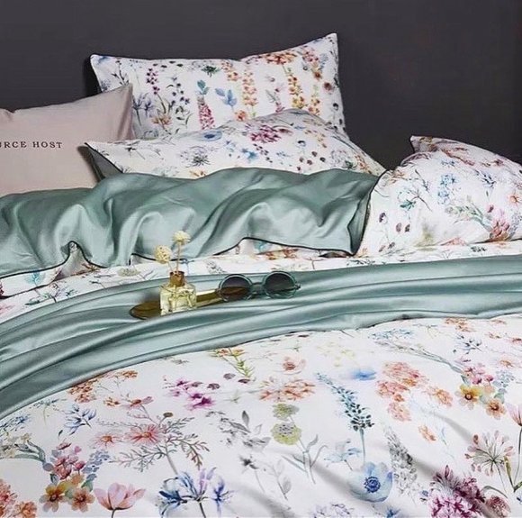 Комплект постільної білизни Білий з польовими квітами 200х230 см Комплект постільної білизни Білий з польовими квітами 200х230 см