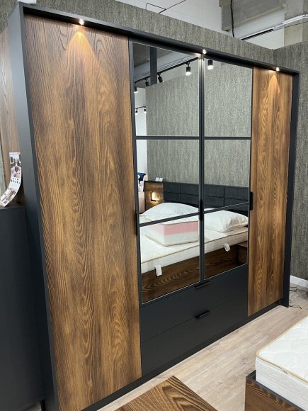 Шафа для одягу Perfect Home Мілтон / Milton 4-дверна з дзеркалом 4D2S/220 Каштан/антрацит (PFH-091085) Шафа для одягу Perfect Home Мілтон / Milton 4-дверна з дзеркалом 4D2S/220 Каштан/антрацит (PFH-091085)