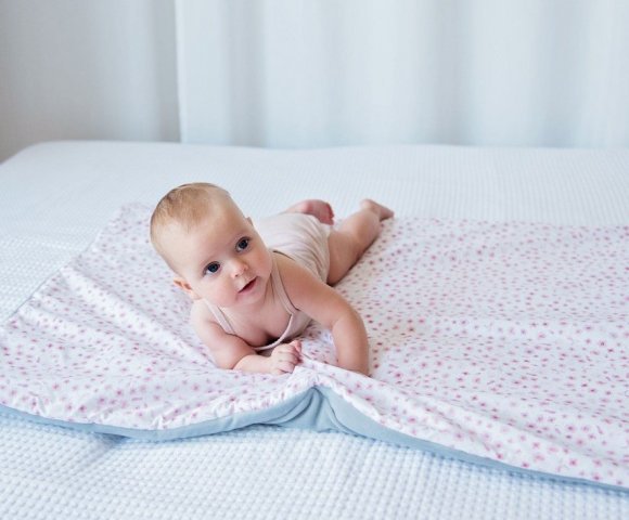 Ковдра двостороння 80х100 см Pink Flowers lullalove-1380 Ковдра двостороння 80х100 см Pink Flowers lullalove-1380